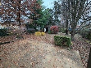 144 Flora Dr in St. Louis, MO - Building Photo - Building Photo