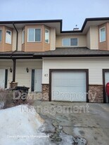 171 Brintnell Blvd NW in Edmonton, AB - Building Photo