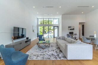 326 NW 40th St in Miami, FL - Building Photo - Building Photo