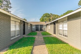 19 E Laramie Dr in Sherwood, AR - Building Photo - Building Photo