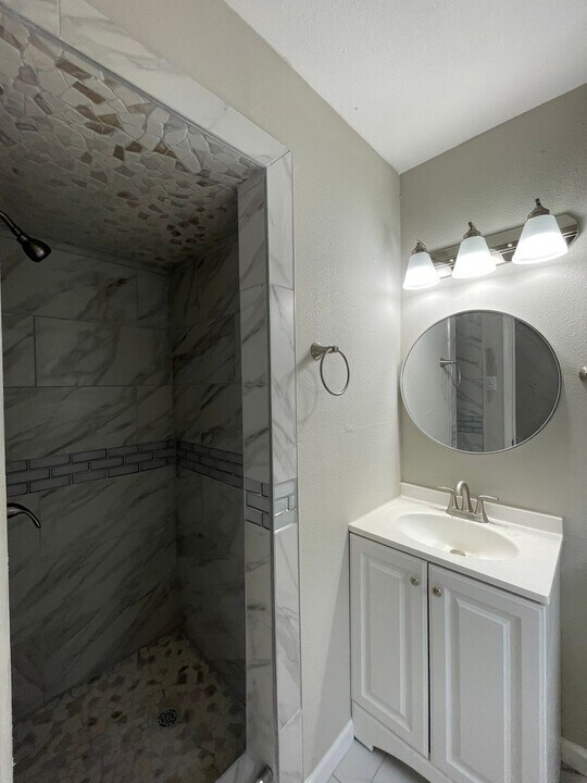 2721 Ash Park Dr in Richland Hills, TX - Foto de edificio