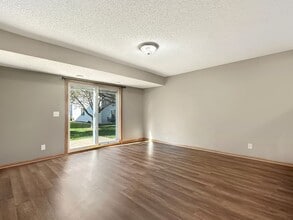 1556 Chartreux Ave in Shakopee, MN - Building Photo - Building Photo