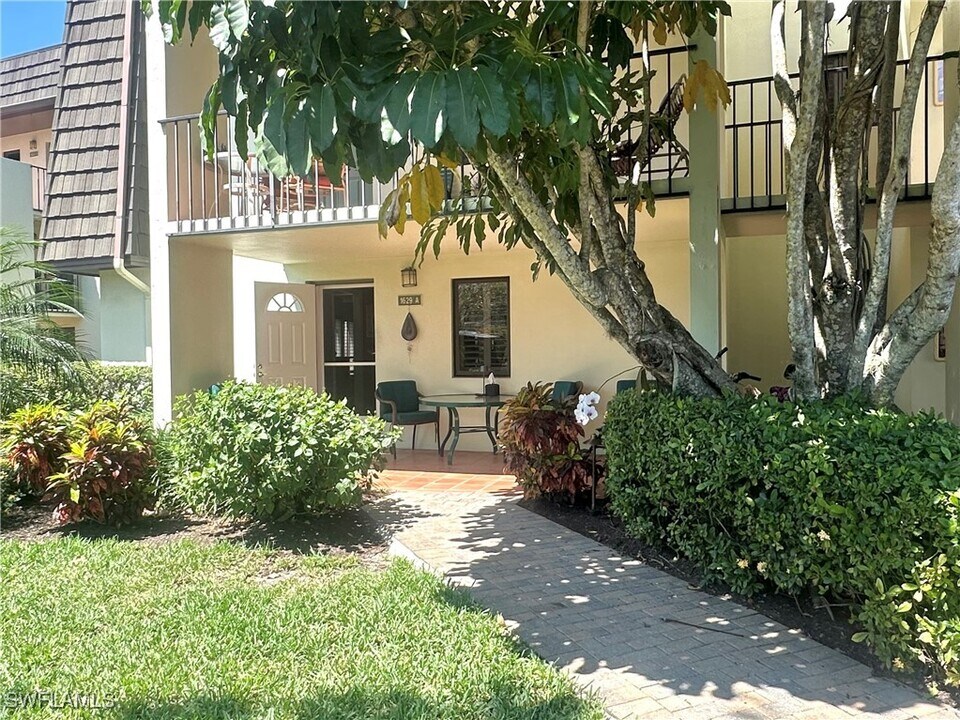 1629 Spoonbill Ln in Naples, FL - Foto de edificio