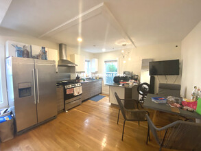 128 Hillside St, Unit 3 in Boston, MA - Building Photo - Building Photo