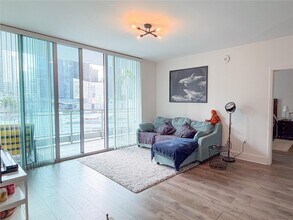 90 SW 3rd St, Unit 1116 in Miami, FL - Building Photo - Building Photo