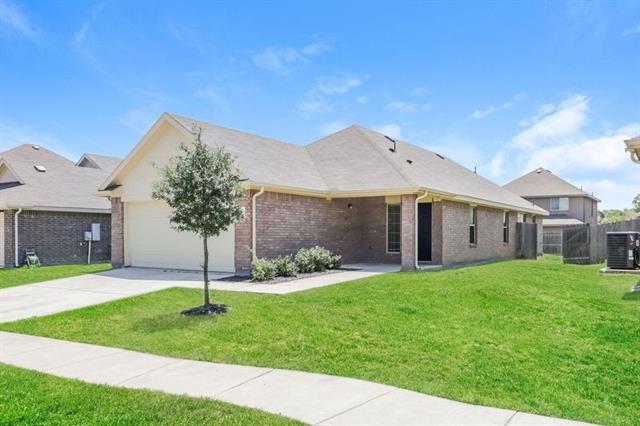 1608 Dove Cir in Ennis, TX - Building Photo