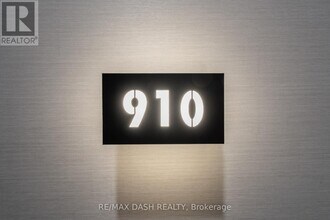 1037 The Queensway in Toronto, ON - Building Photo - Building Photo