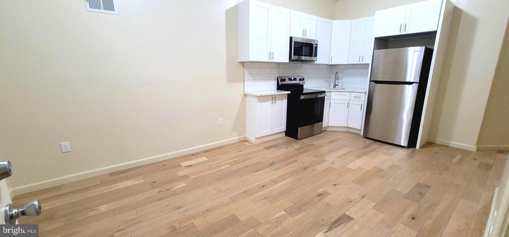 1219 W Silver St in Philadelphia, PA - Building Photo