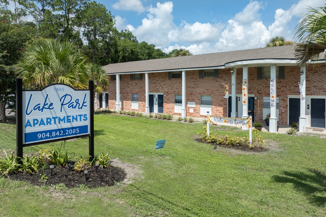 Lake Park Colonial in Jacksonville, FL - Foto de edificio
