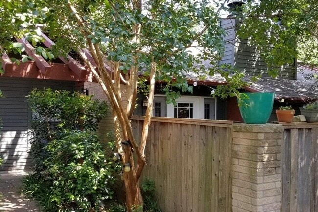 property at 3815 Menchaca Rd