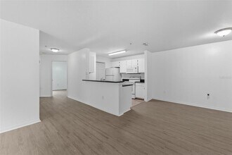 5459 Vineland Rd in Orlando, FL - Building Photo - Building Photo