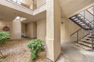 7163 S Durango Dr in Las Vegas, NV - Building Photo - Building Photo