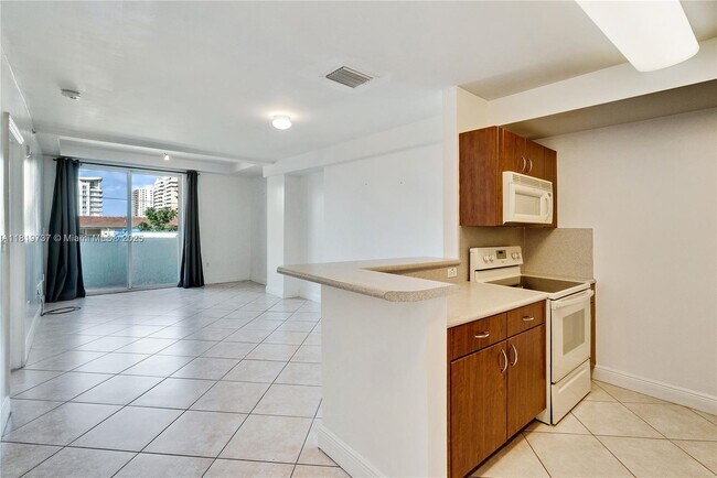 2550 SW 27th Ave in Miami, FL - Building Photo - Building Photo