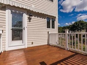 37 Hiawatha Ave in Waltham, MA - Foto de edificio - Building Photo
