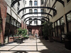 416 Commonwealth Ave, Unit 210 in Boston, MA - Foto de edificio - Building Photo