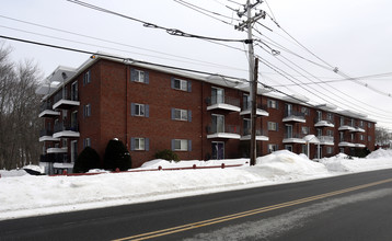 Maple Gardens in Weymouth, MA - Foto de edificio - Building Photo