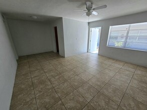 2151 NE 168th St in North Miami Beach, FL - Building Photo - Building Photo