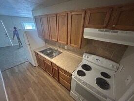 9857 W Smith St in Yorktown, IN - Building Photo