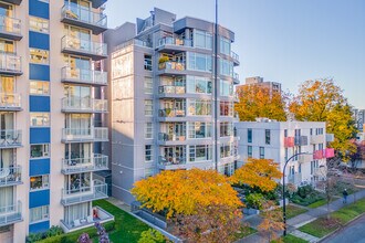 Chateau Comox in Vancouver, BC - Building Photo - Building Photo