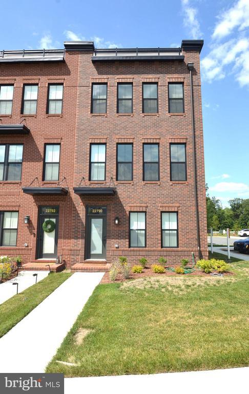 property at 22790 Tawny Pne Sq
