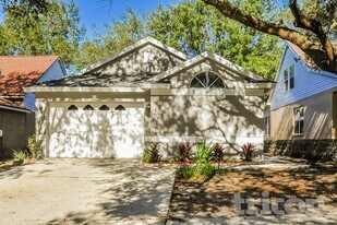 723 Cape Cod Cir in Valrico, FL - Building Photo