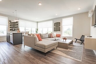 Canfield Park at Fairfield Metro in Bridgeport, CT - Foto de edificio - Building Photo