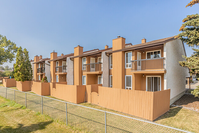 Franklin Terrace in Edmonton, AB - Building Photo - Building Photo