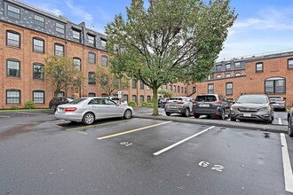 21 Linden St in Quincy, MA - Building Photo - Building Photo