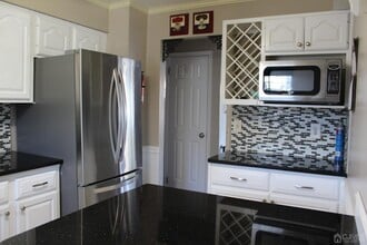 77 Canal St in Iselin, NJ - Building Photo - Building Photo