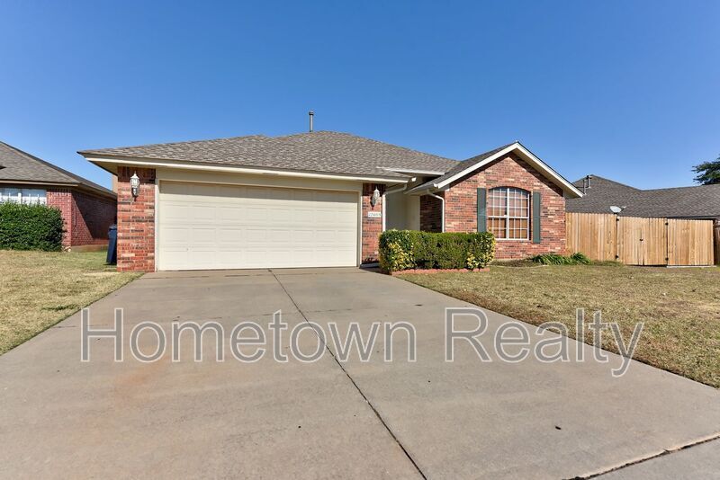 12409 SW 12th St in Yukon, OK - Building Photo