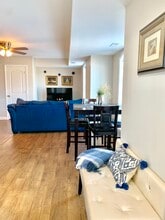 408 Circus Ave in Columbia, MO - Foto de edificio - Building Photo