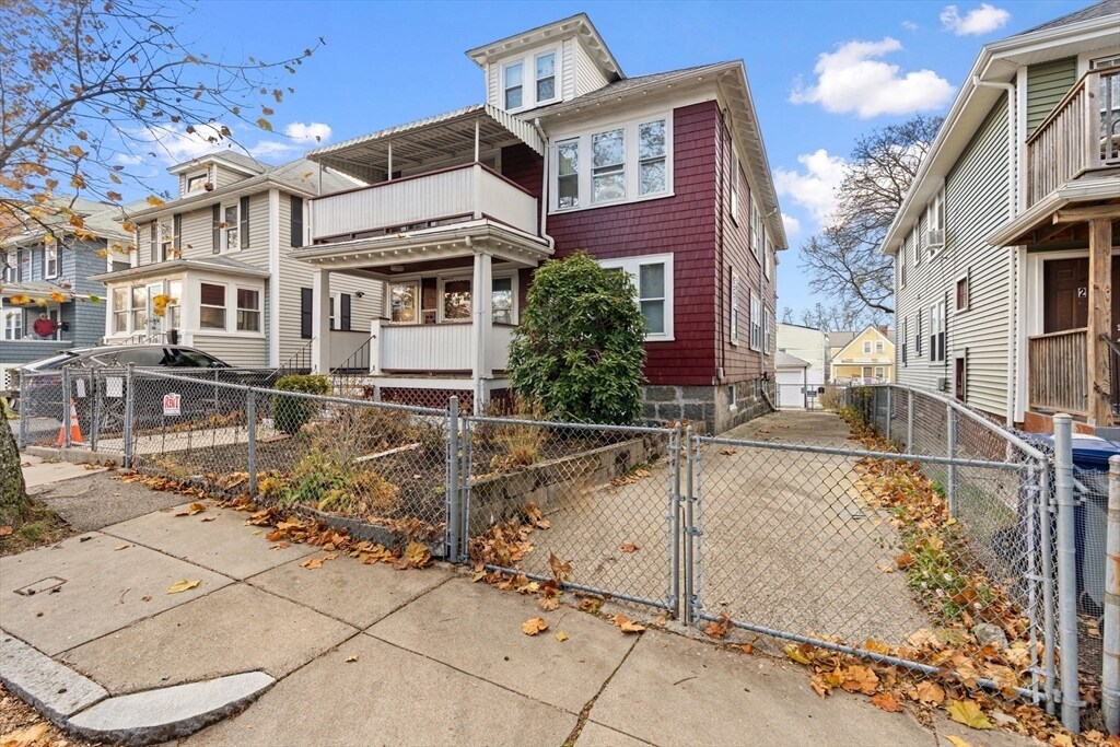 7 Rockwell St in Boston, MA - Building Photo