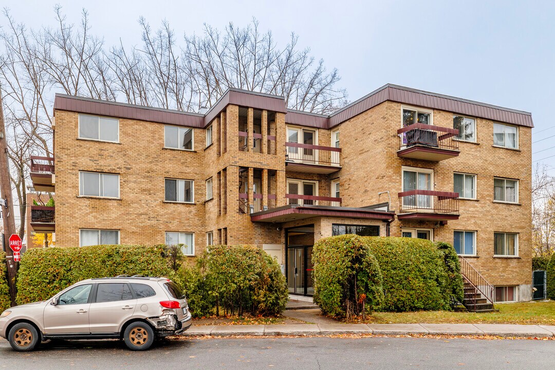 5450 West Broadway Rue in Montréal, QC - Building Photo