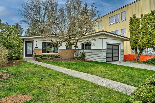 9207 12th Ave NE in Seattle, WA - Building Photo - Building Photo