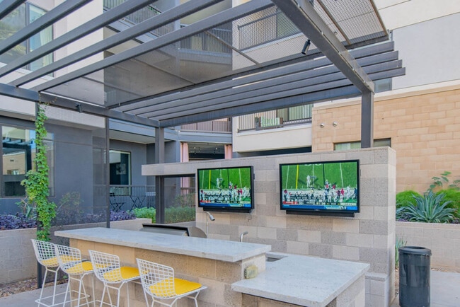 701 W Rio Salado Pkwy in Tempe, AZ - Foto de edificio - Building Photo