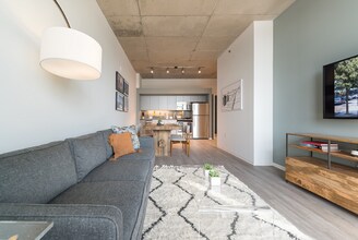 2273 N Milwaukee Ave in Chicago, IL - Building Photo - Building Photo