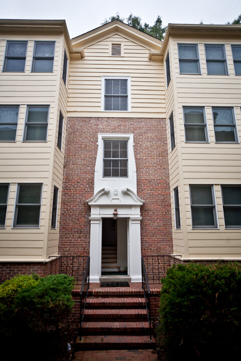 235 McCauley St in Chapel Hill, NC - Building Photo