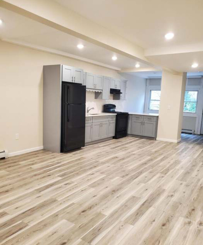 208 Myrtle Ave, Unit #2 in Albany, NY - Building Photo - Building Photo