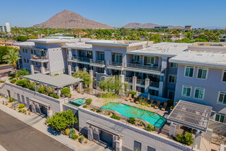 7033 E Main St in Scottsdale, AZ - Building Photo - Building Photo