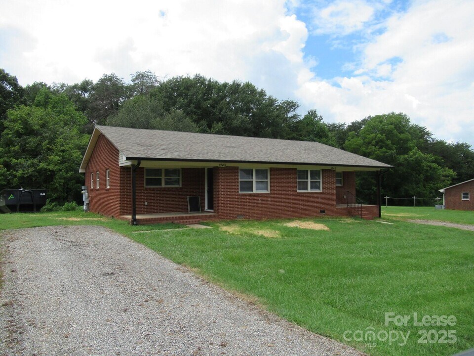 1745 River Rd in Lincolnton, NC - Building Photo