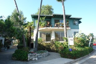 Holiday Manor in Studio City, CA - Building Photo