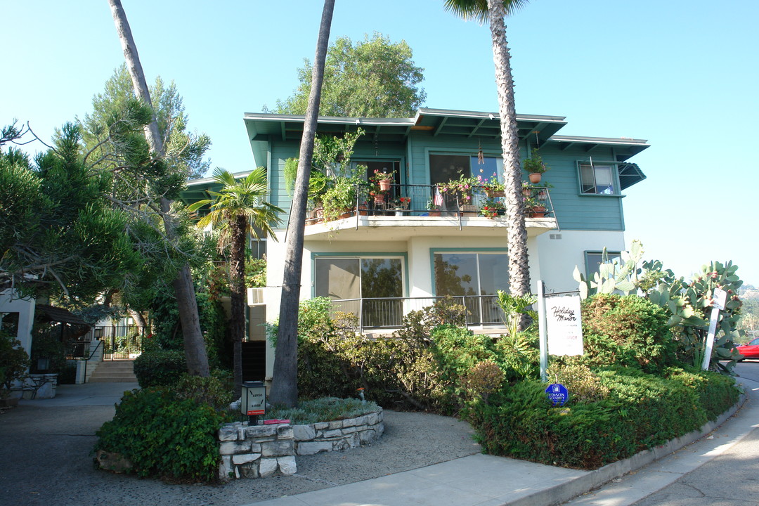 Holiday Manor in Studio City, CA - Building Photo