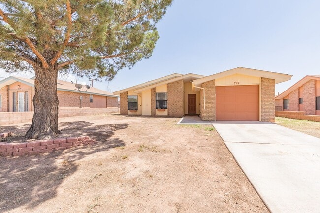 724 Dooley St in Alamogordo, NM - Building Photo - Building Photo