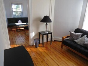 12 Leland St, Unit 2 in Somerville, MA - Building Photo - Building Photo