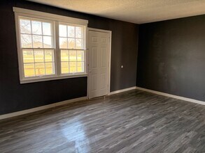 46 Blackhawk Rd in Hanover, IL - Foto de edificio - Building Photo