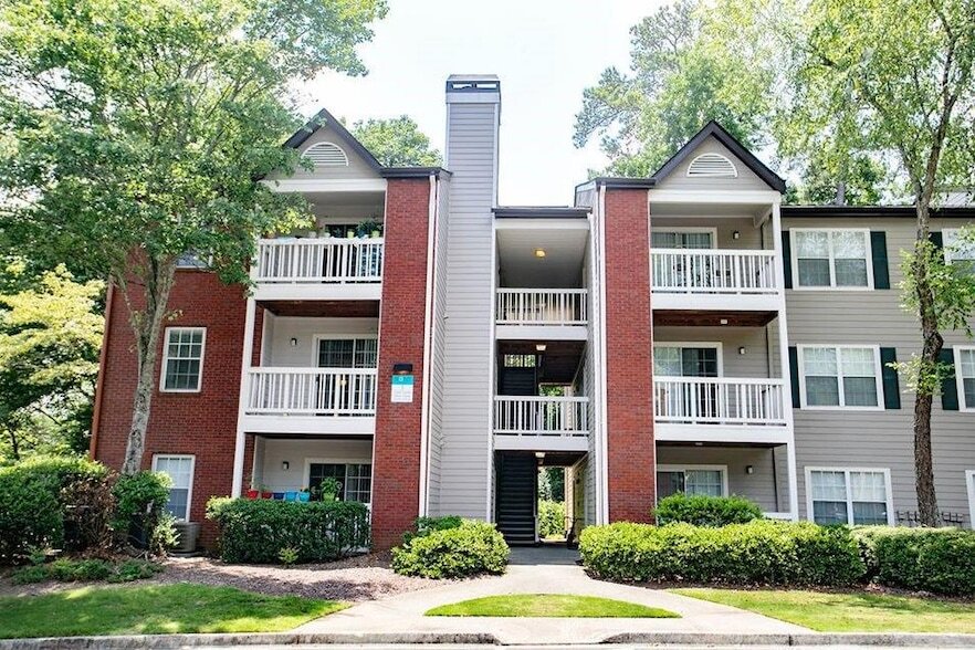 100 Ashford Gables Dr, Unit 05-108 in Dunwoody, GA - Building Photo