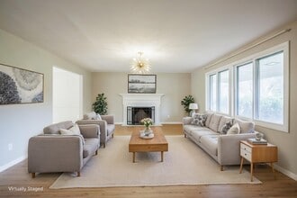 10 Stuyvesant Rd in Pittsford, NY - Building Photo - Building Photo