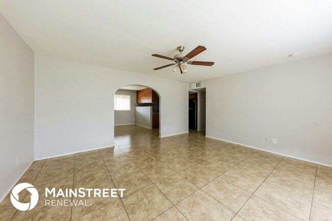 3807 W Solar Dr in Phoenix, AZ - Foto de edificio - Building Photo