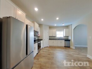 1324 Black Oak Cir, Unit 5211 in Clarksville, TN - Building Photo - Building Photo