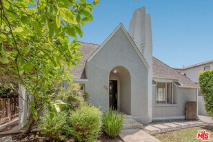 542 N Sierra Bonita Ave in Los Angeles, CA - Building Photo